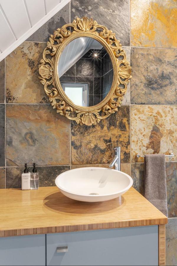 The Coach House At Hillwood Apartment *